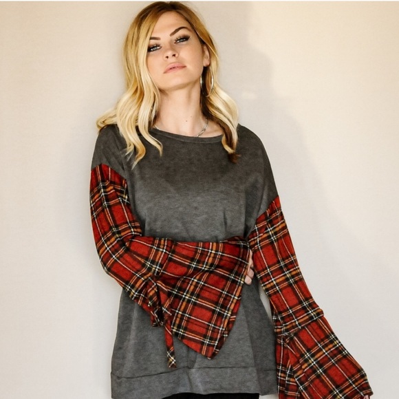 ❣️LAST ONE❣️⬇️ 🆕 Plaid Bell Sleeve Gray Top - Picture 6 of 6